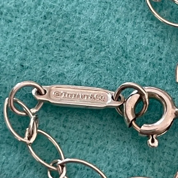 Tiffany & Co daisy key necklace - Picture 5 of 9